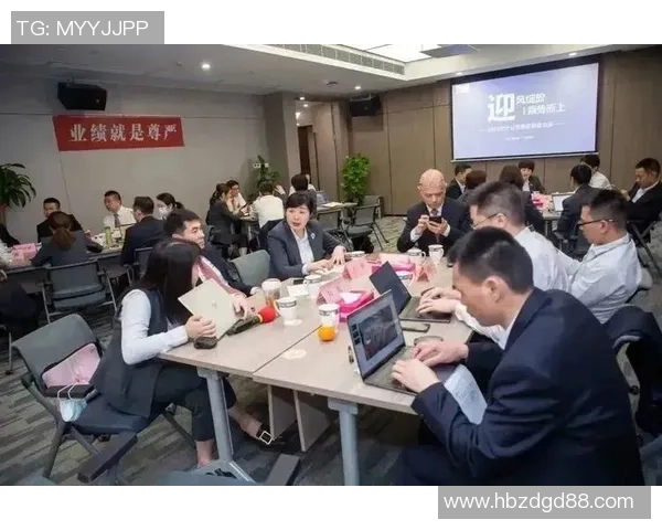 重庆足球队与深圳足球队赛后复盘团队协作分析及表现总结