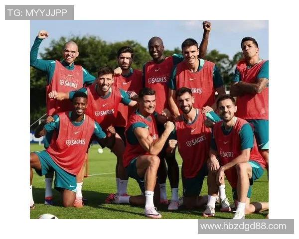 最壮足球明星的力量与魅力揭秘，如何在绿茵场上展现无与伦比的风采